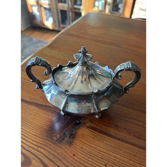 Reed & Barton Victorian Line Hollow are 3 Piece Silver Plate Coffee Tea Set - Picture 4 of 16